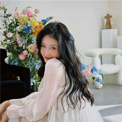 绿杨移作两家春